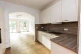 Moderne Erdgeschosswohnung mit Gartenanteil in Ingolstadt - Küche_2