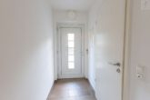 Moderne Erdgeschosswohnung mit Gartenanteil in Ingolstadt - Flur