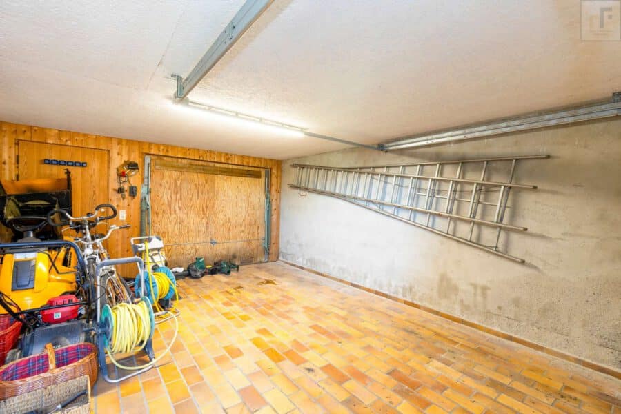 Ruhiges Wohnen mit Zukunftspotenzial – Ihr neues Zuhause in Reichertshofen! - Garage