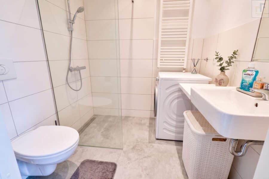 Top-City 1-Zi-Apartment in Ingolstadt | Lift & TG-Stellplatz - Badezimmer