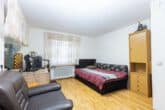 **XXL-Doppelhaushälfte mit großem Grundstück in TOP-Lage in Friedrichshofen - EG Zimmer