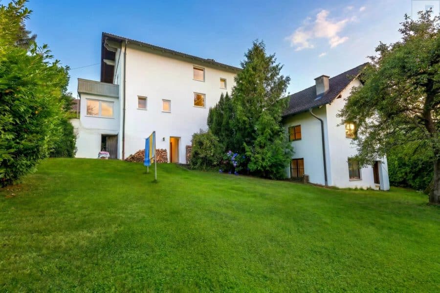 Viel Platz für die ganze Familie: Großes Einfamilienhaus mit 2 Garagen, Werkstatt & Garten! - Ansicht_Norden