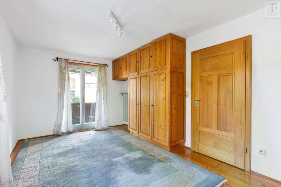 Viel Platz für die ganze Familie: Großes Einfamilienhaus mit 2 Garagen, Werkstatt & Garten! - OG_Schlafen 2-5