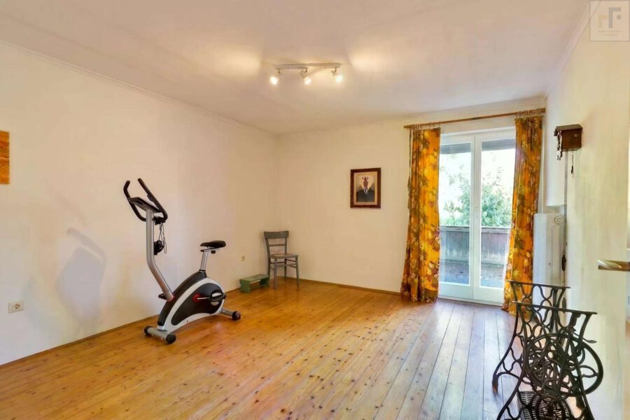 Viel Platz für die ganze Familie: Großes Einfamilienhaus mit 2 Garagen, Werkstatt & Garten! - OG_Schlafen 3